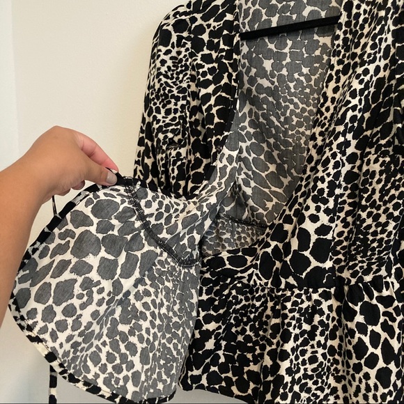 Who What Wear Black Spotted Side-tie Top - Picture 4 of 5